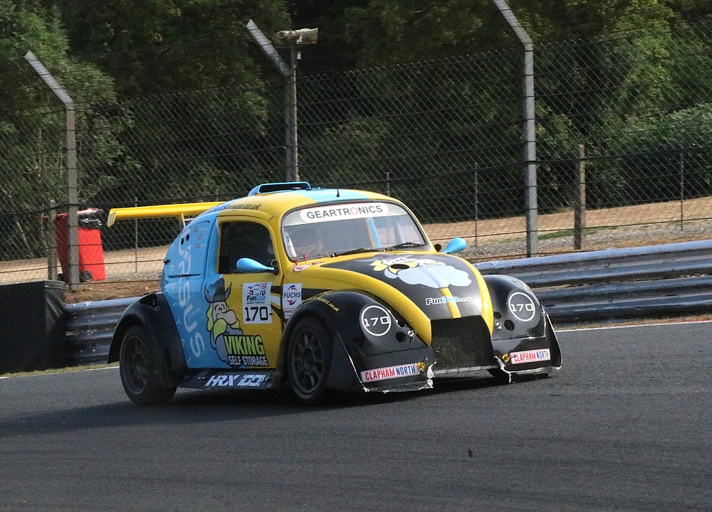 TEAM VIKING & URSUS CAPITAL RACING BATTLE FOR TOP 10 AT BRANDS HATCH!